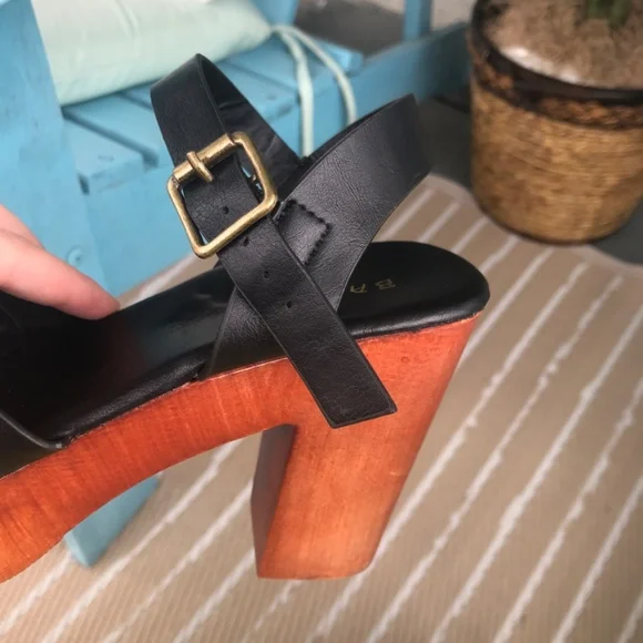 Black wooden clog heels - Picture 4 of 4